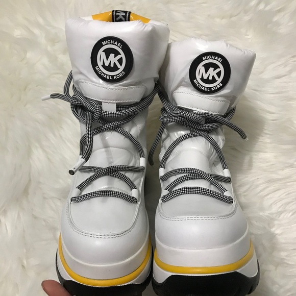 MichaelKors like new winter boots - Picture 7 of 11